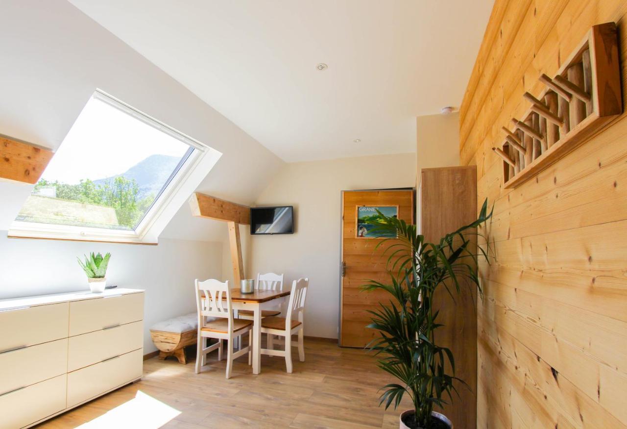 L'Etang De La Tourne Bed & Breakfast Les Marches Bagian luar foto